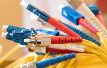 Come scegliere i cavi patch in fibra per la tua rete (Guida alla selezione di...